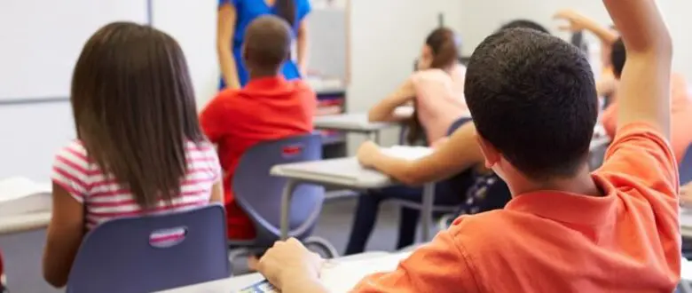 Stratifon per isolare le pareti tra aule nelle scuole