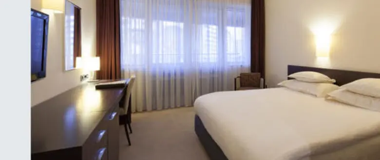 Stratifon per isolare le camere negli hotel
