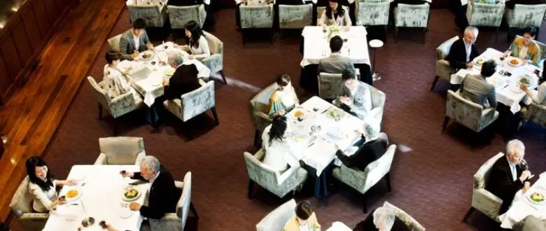 Stratifon per isolare ed evitare i rimbombi nelle sale dei ristoranti